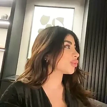 Sofia squirts in the hotel